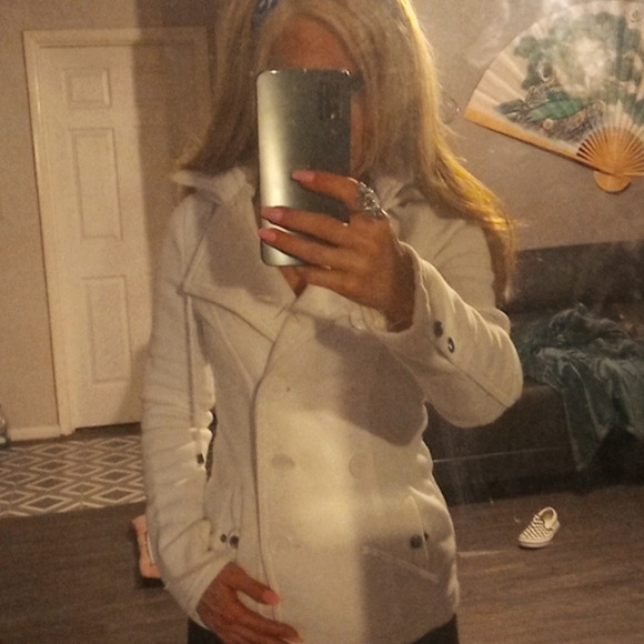 Cream coat - Picture 1 of 4